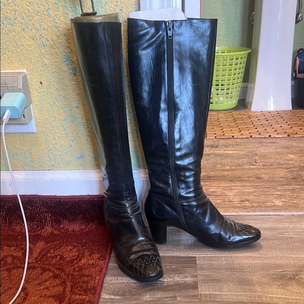 Salvatore Ferragamo Black Leather Knee-High Boots 6 vintage